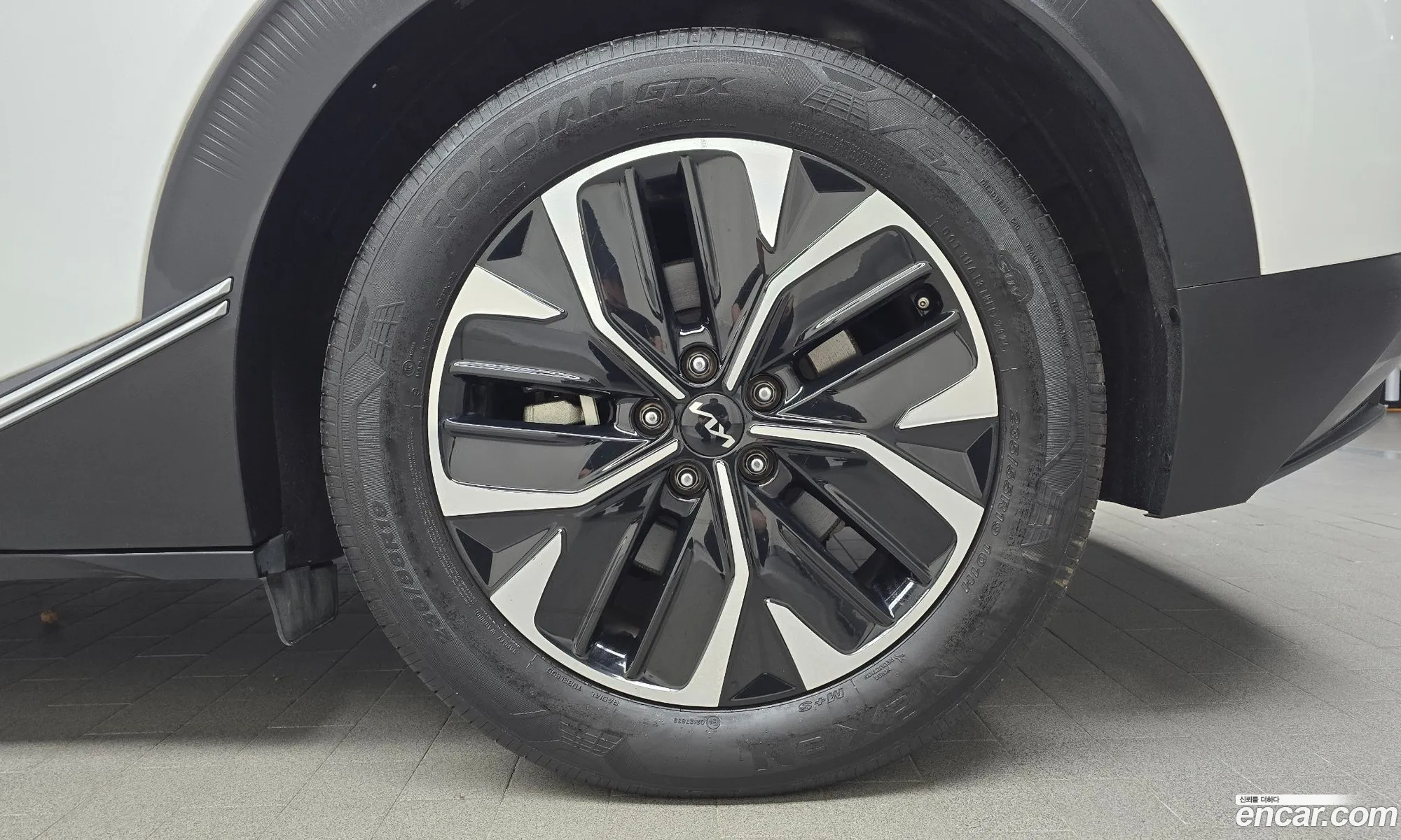Kia EV6 2022 KNAC281AFPA104823 — 10
