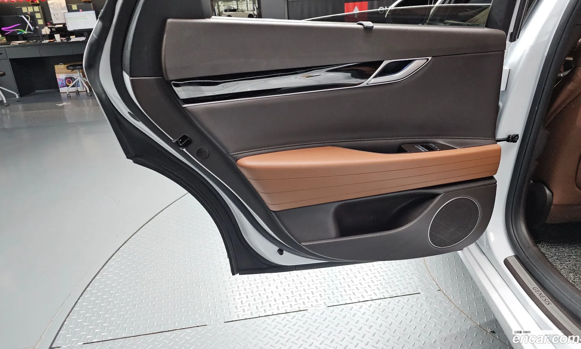 Genesis G80 2023 KMTGB41CBRU205172 — 3