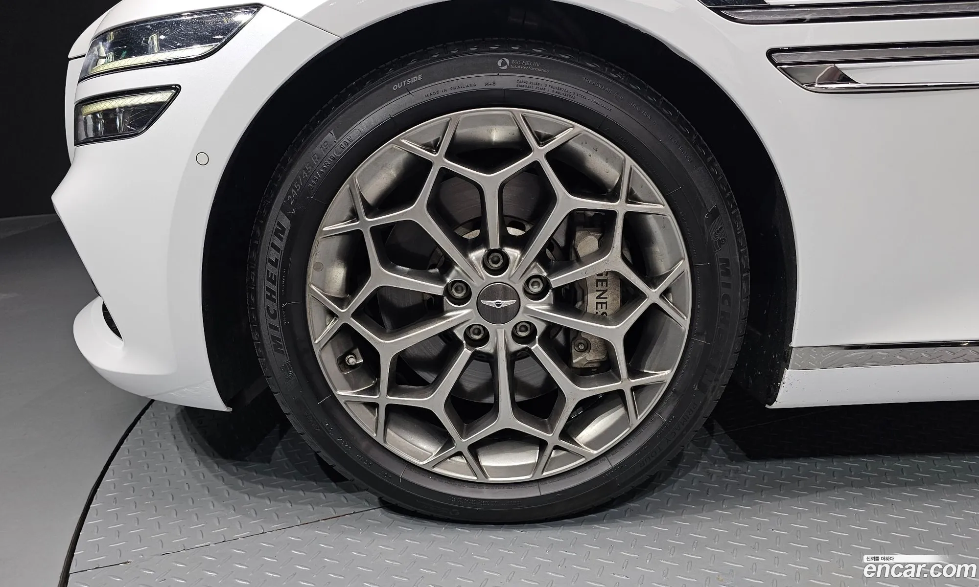Genesis G80 2023 KMTGB41CBRU205172 — 8