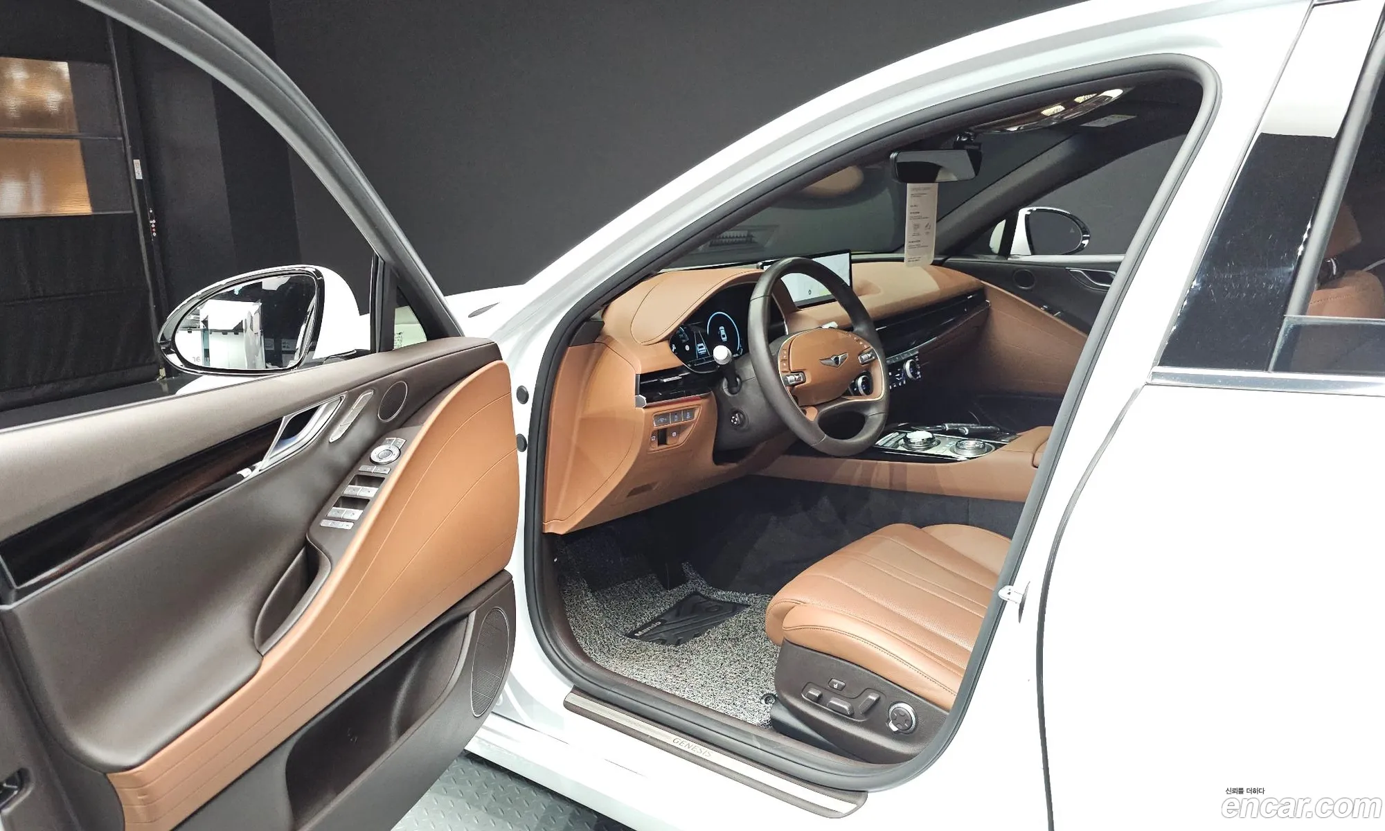 Genesis G80 2023 KMTGB41CBRU205172 — 12