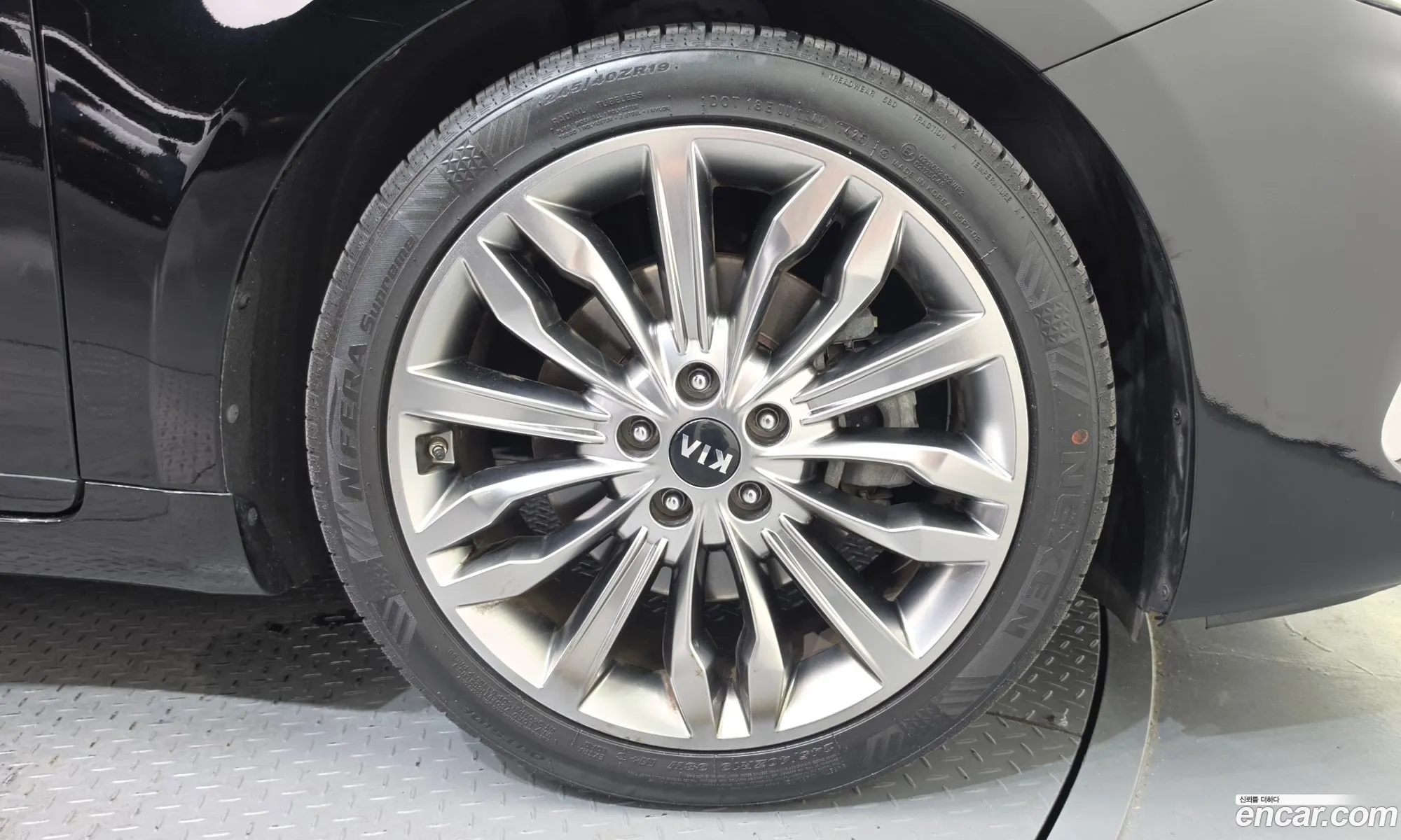 Kia K7 Premier 2019 KNALD416BLA184998 — 9