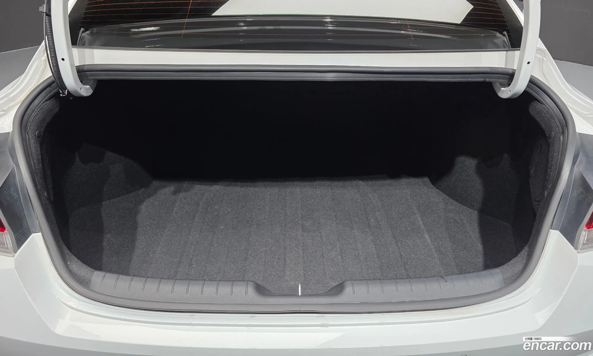 Hyundai Elantra Hybrid 2022 — 3