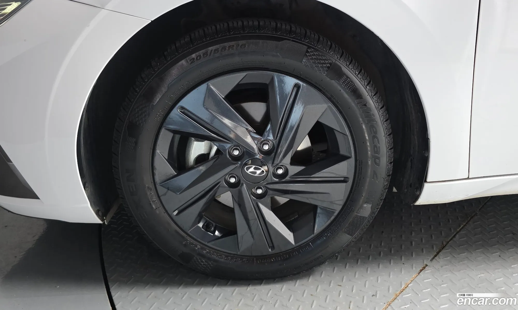 Hyundai Elantra Hybrid 2022 — 10