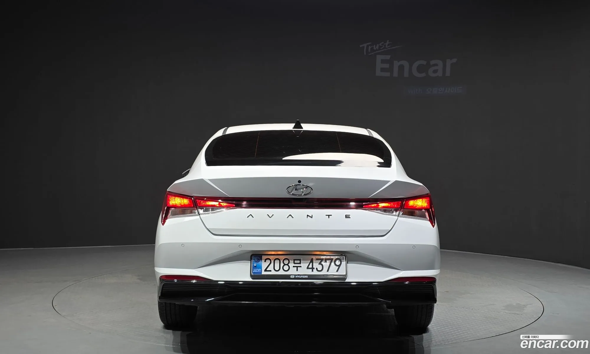 Hyundai Elantra Hybrid 2022 — 13