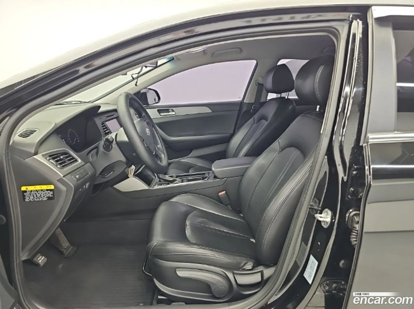 Hyundai LF Sonata 2016 — 14