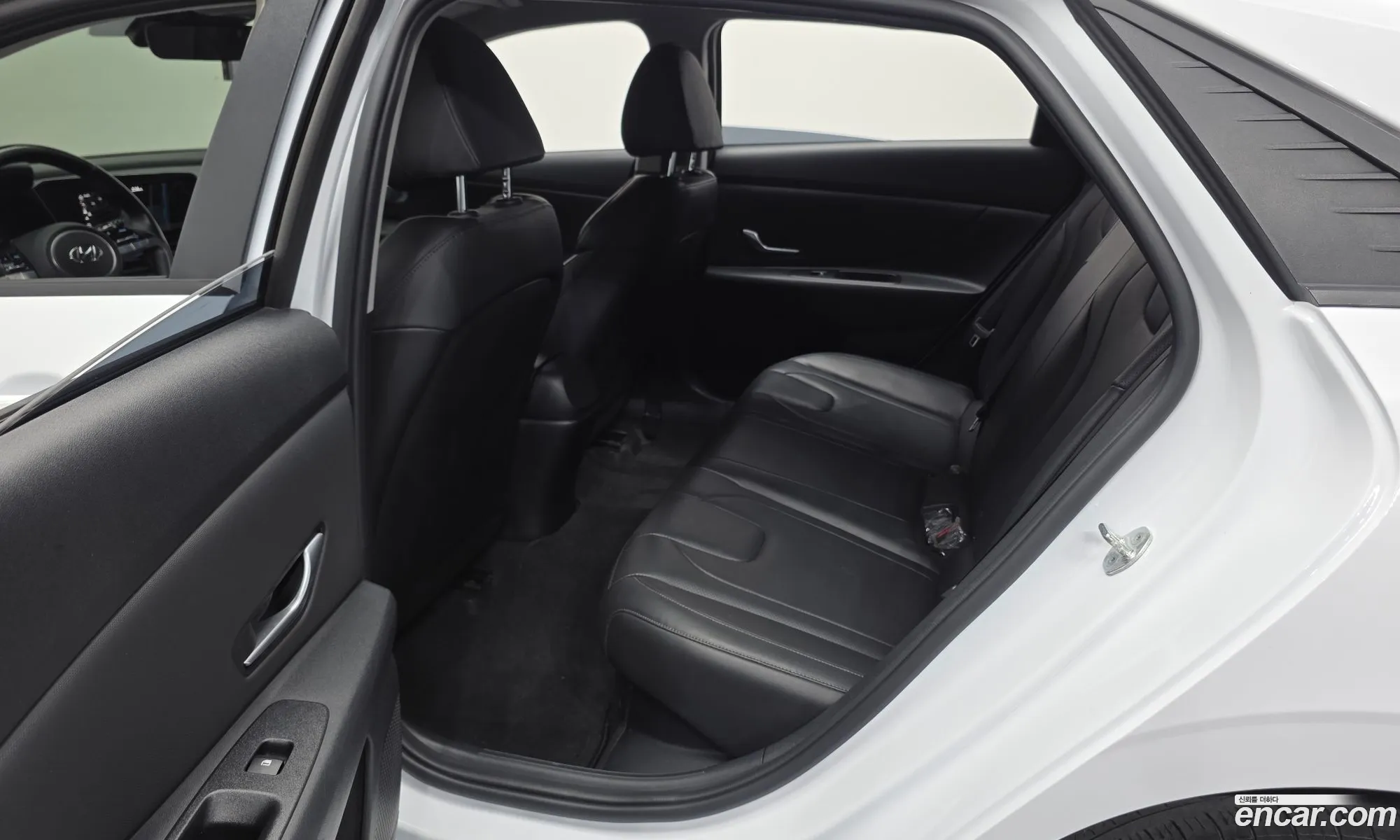Hyundai Elantra Hybrid 2022 — 9