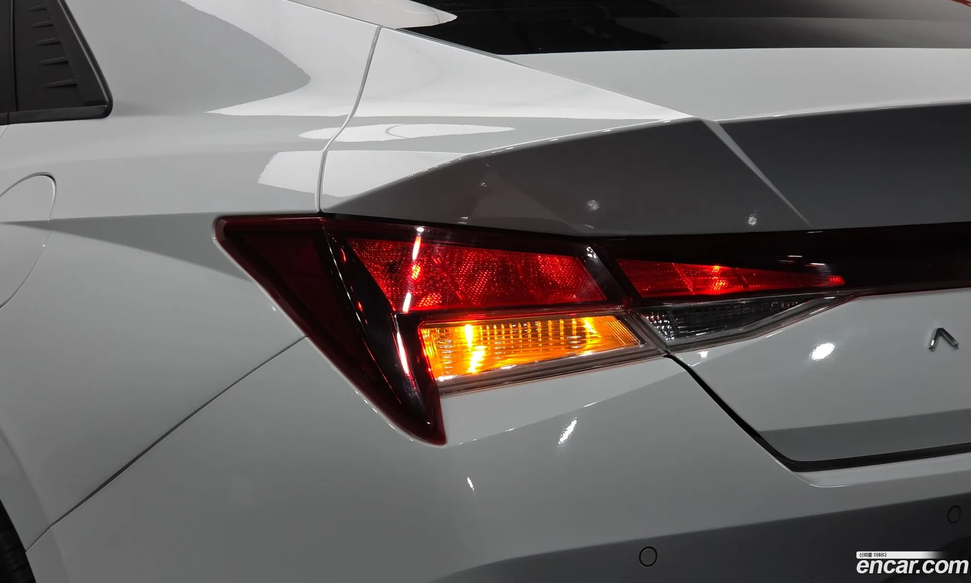 Hyundai Elantra Hybrid 2022 — 25