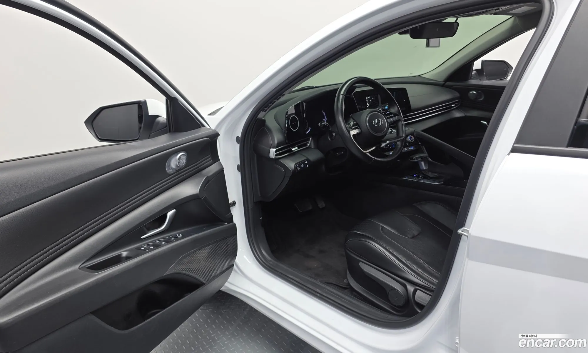 Hyundai Elantra Hybrid 2022 — 29