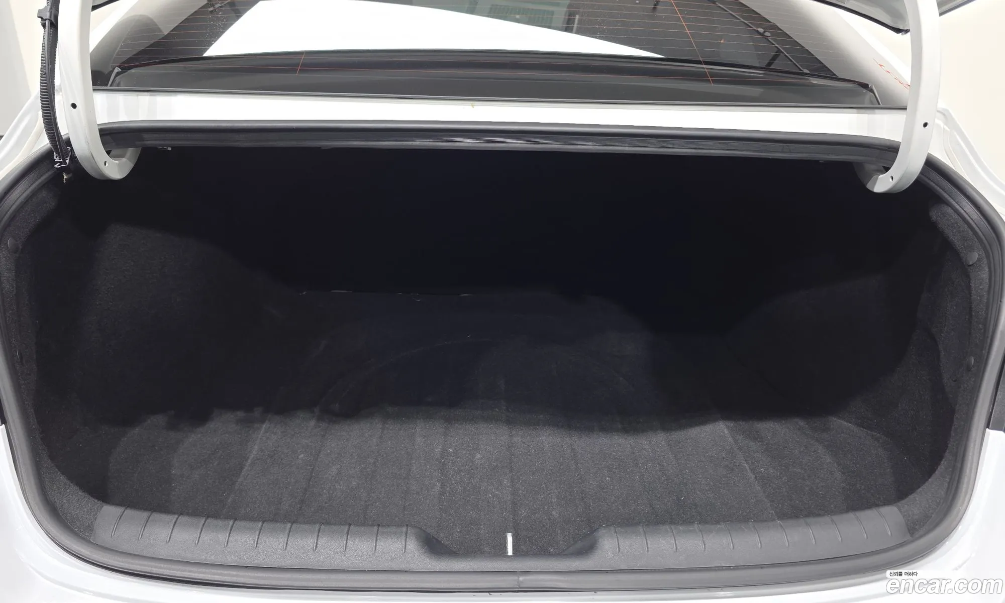Hyundai Elantra Hybrid 2022 — 16