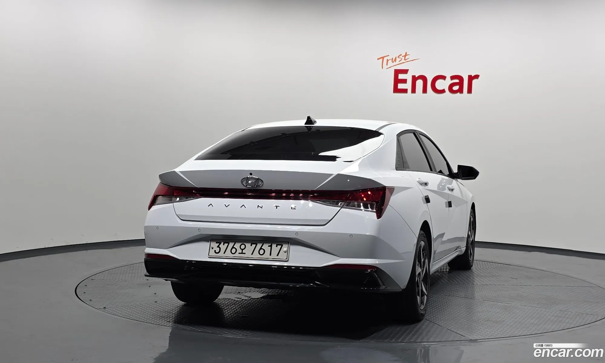 Hyundai Elantra Hybrid 2022 — 23