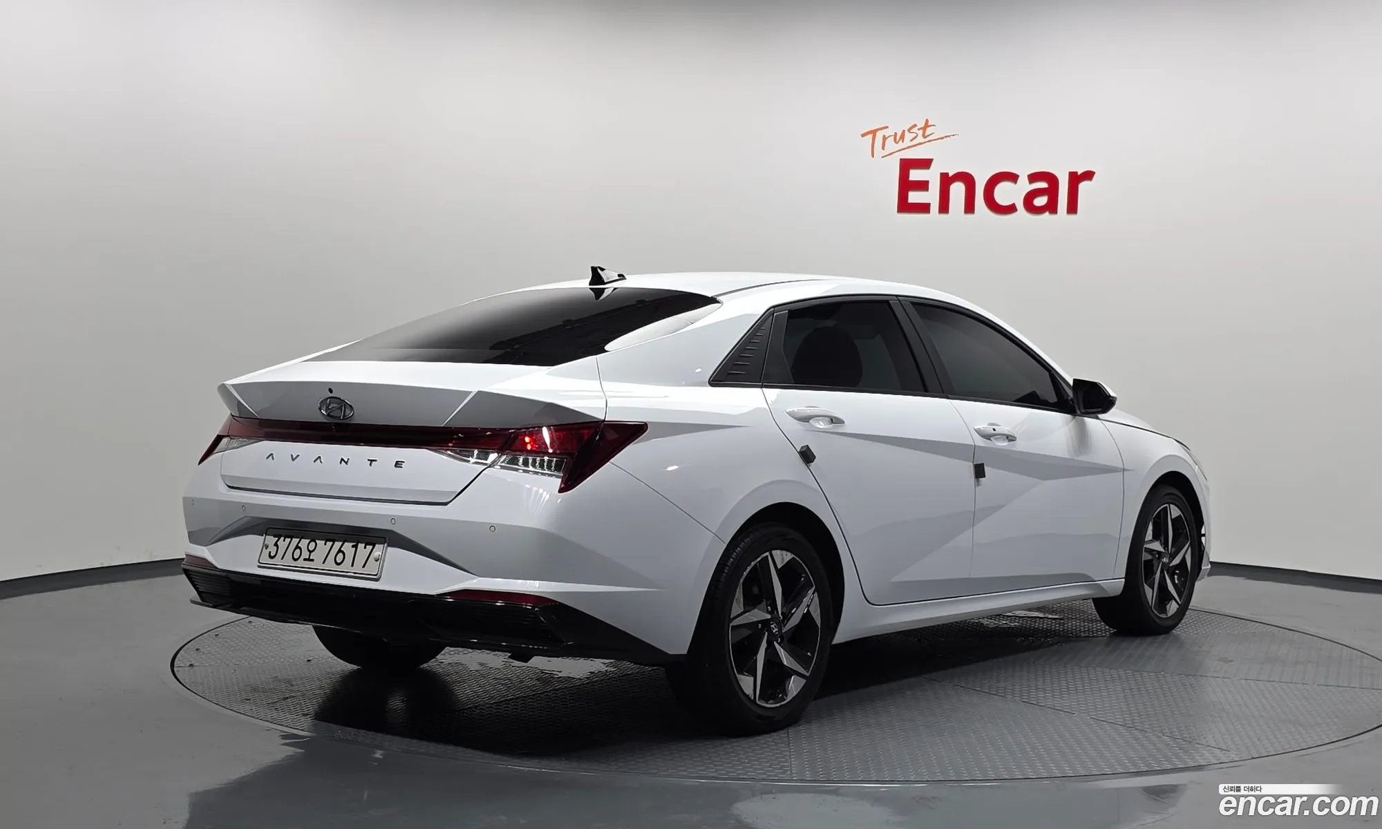 Hyundai Elantra Hybrid 2022 — 22