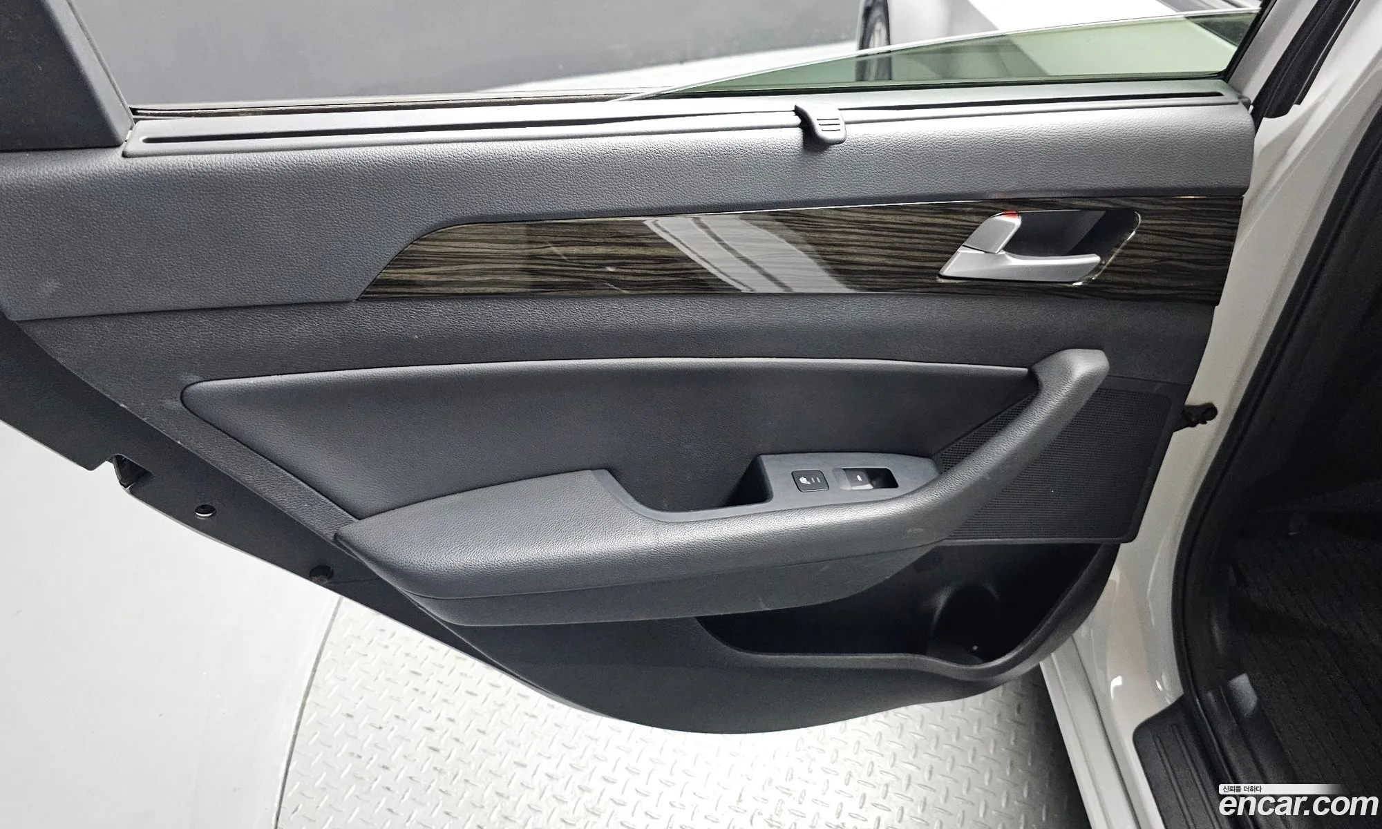 Hyundai LF Sonata 2016 — 33