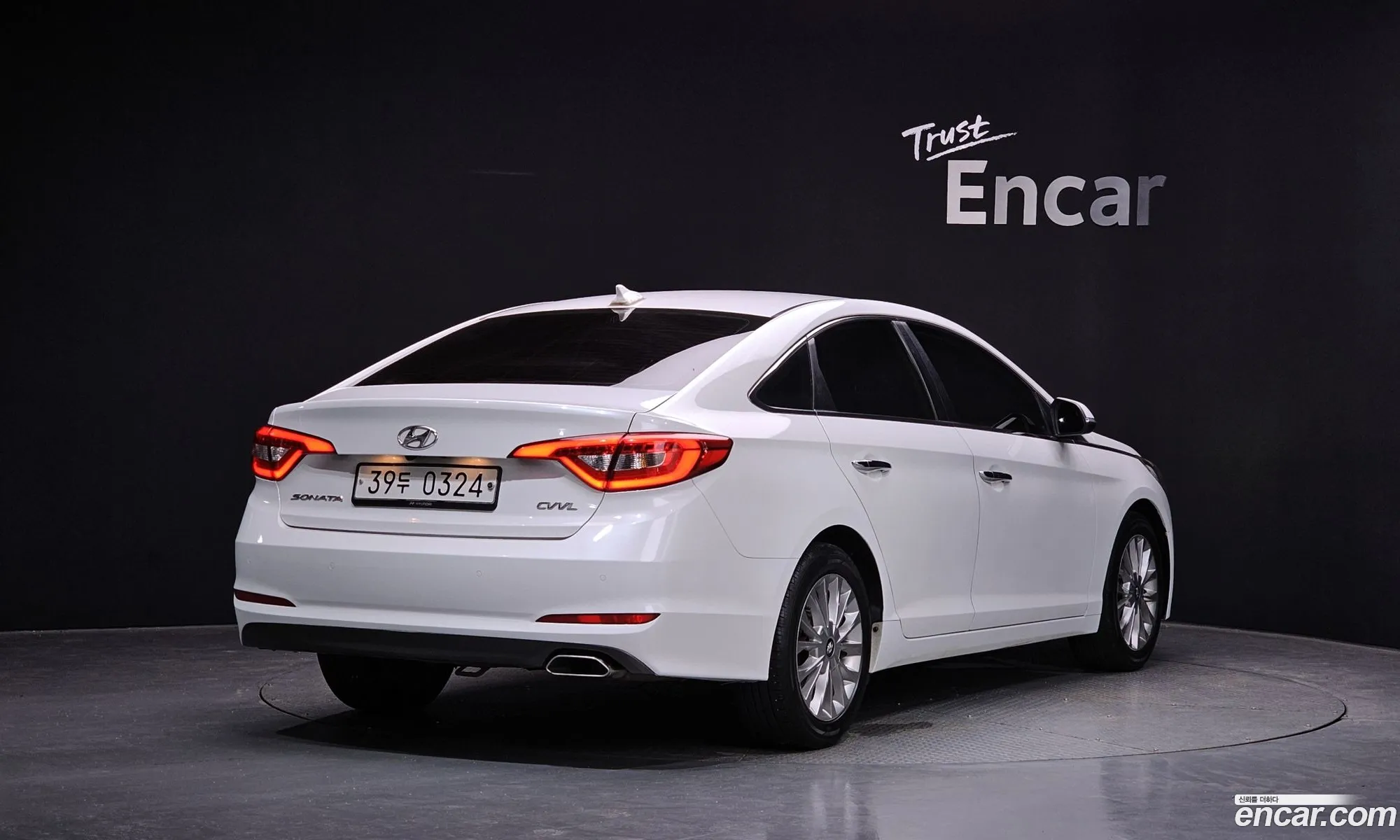 Hyundai LF Sonata 2016 — 32