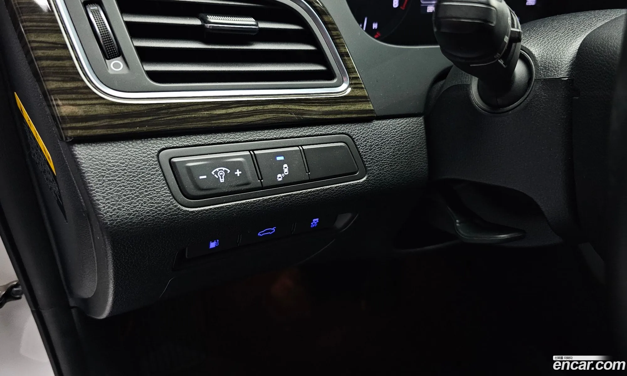 Hyundai LF Sonata 2016 — 27