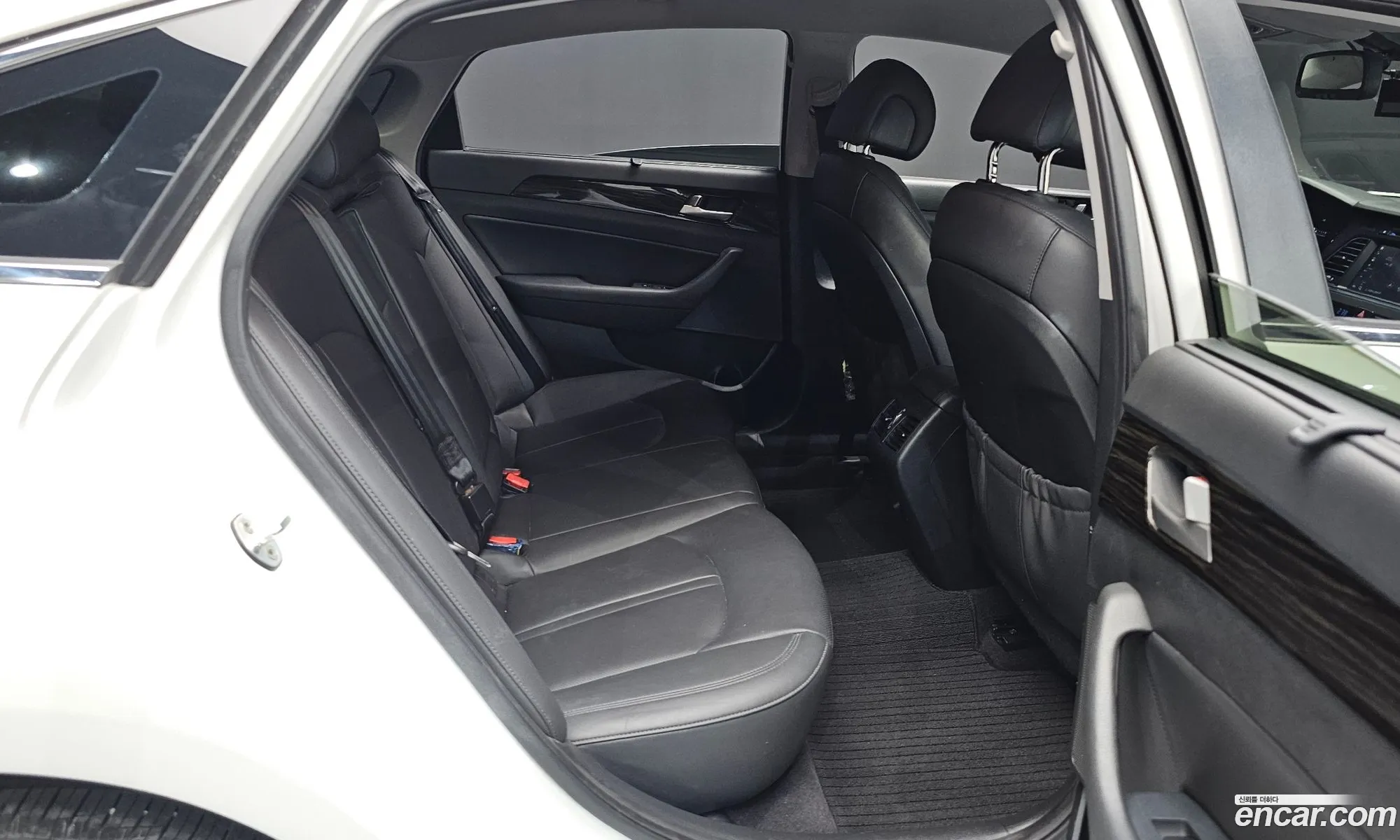 Hyundai LF Sonata 2016 — 15