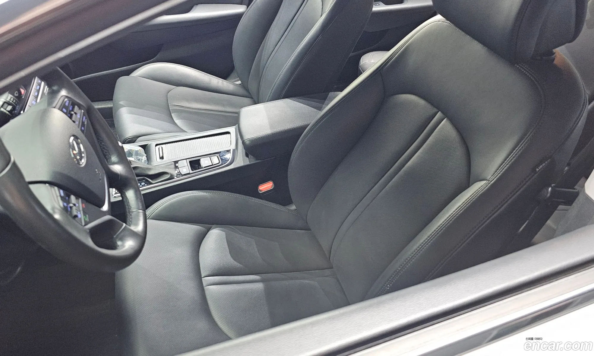Hyundai LF Sonata 2016 — 29