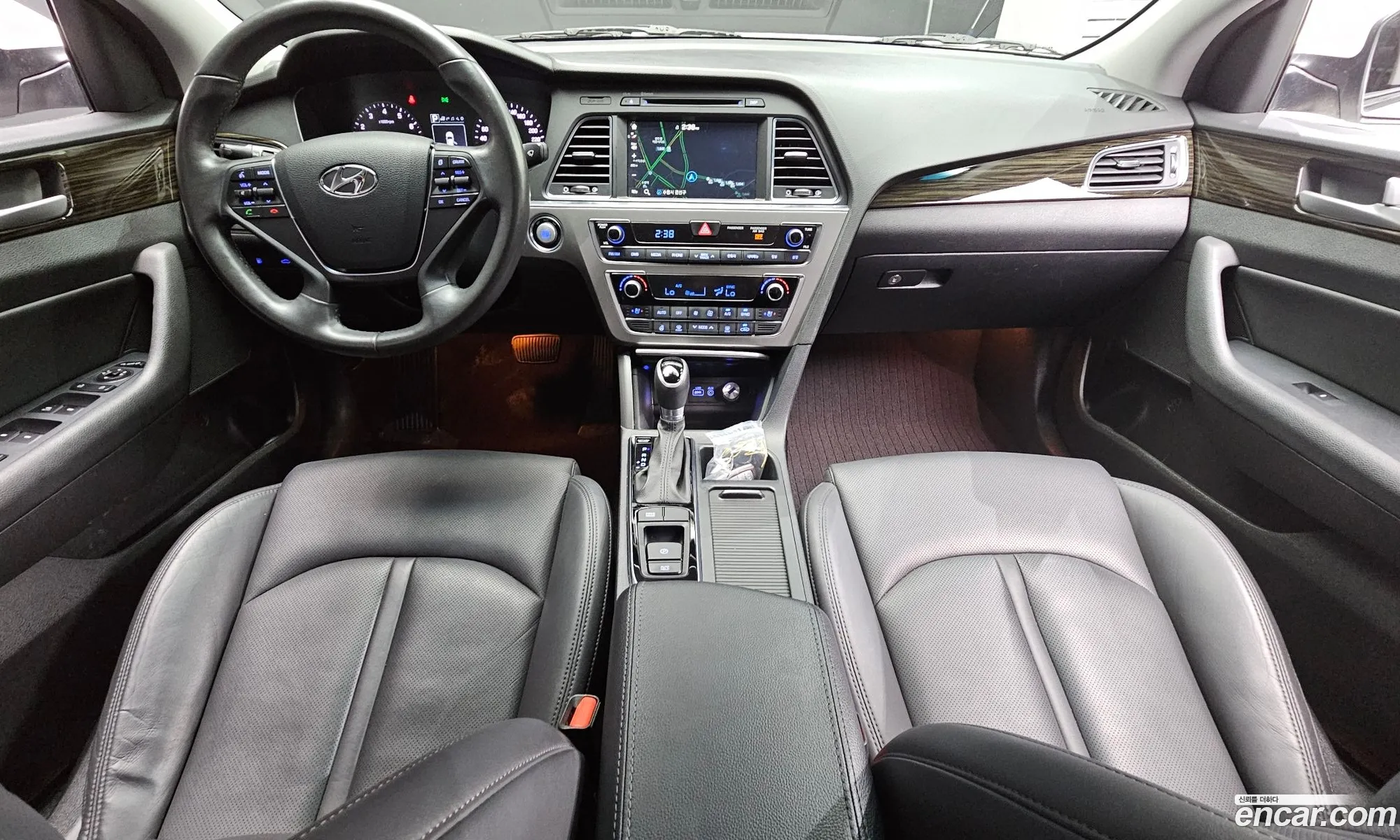 Hyundai LF Sonata 2016 — 31