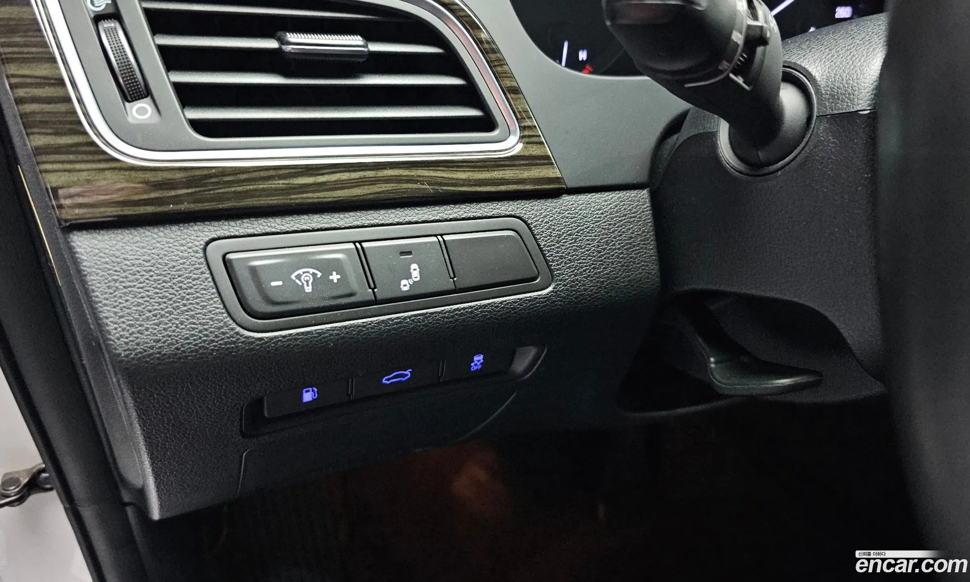 Hyundai LF Sonata 2016 — 25