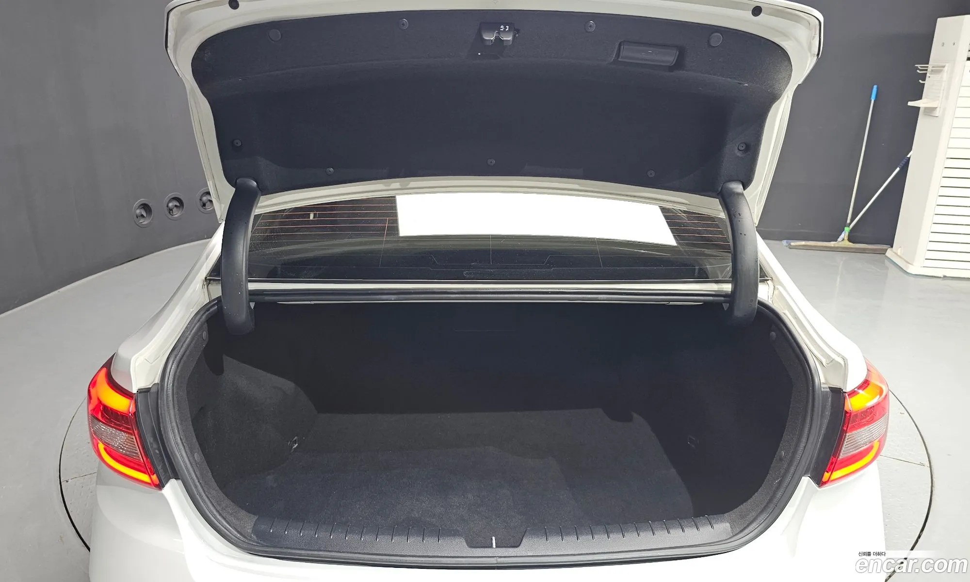 Hyundai LF Sonata 2016 — 14