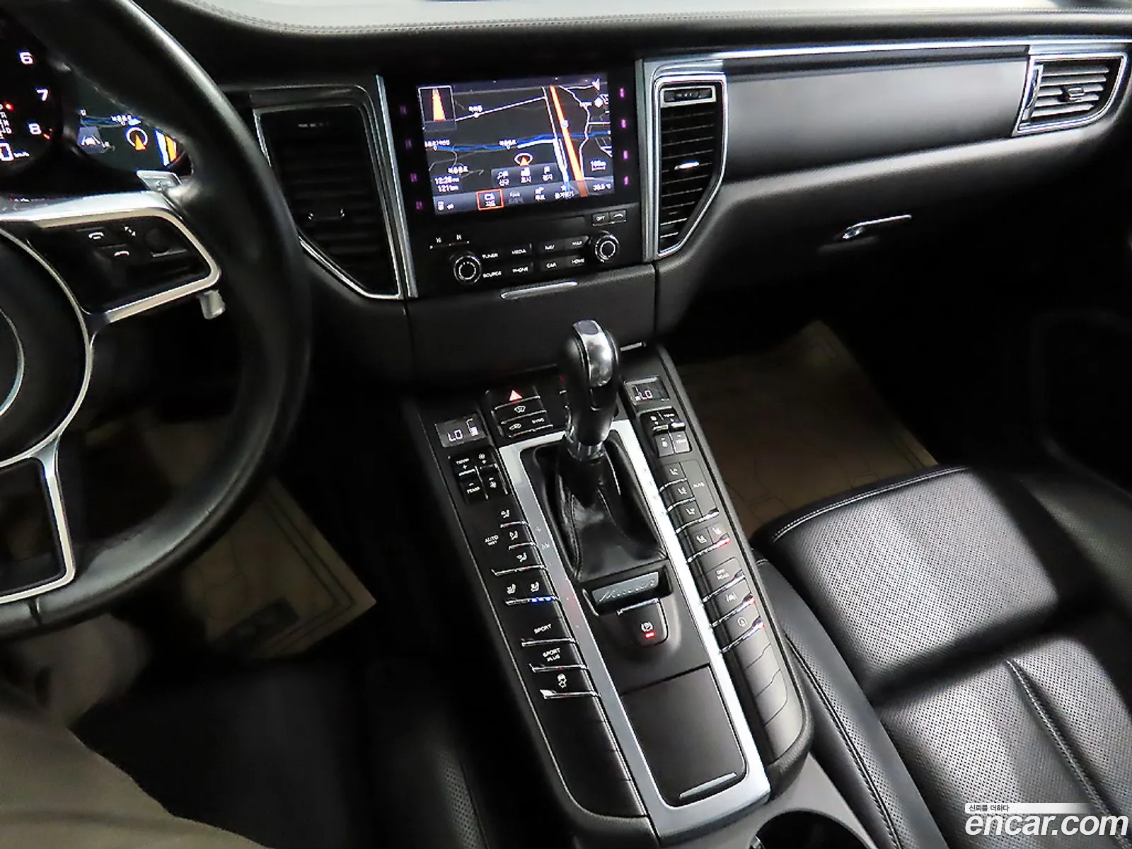 Porsche Macan 2018 — 10