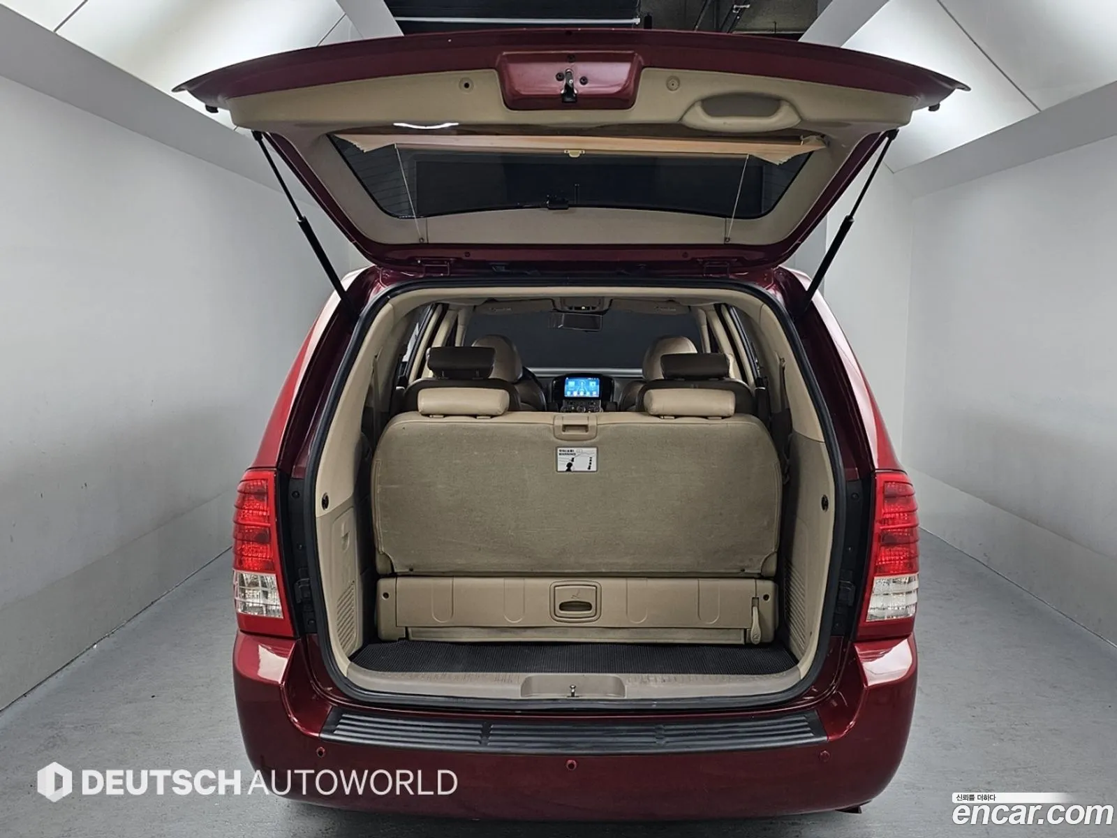 Kia Carnival R 2011 — 14