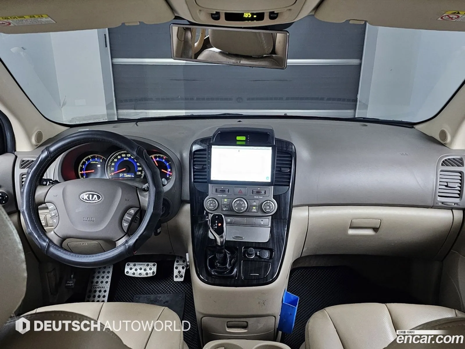 Kia Carnival R 2011 — 19