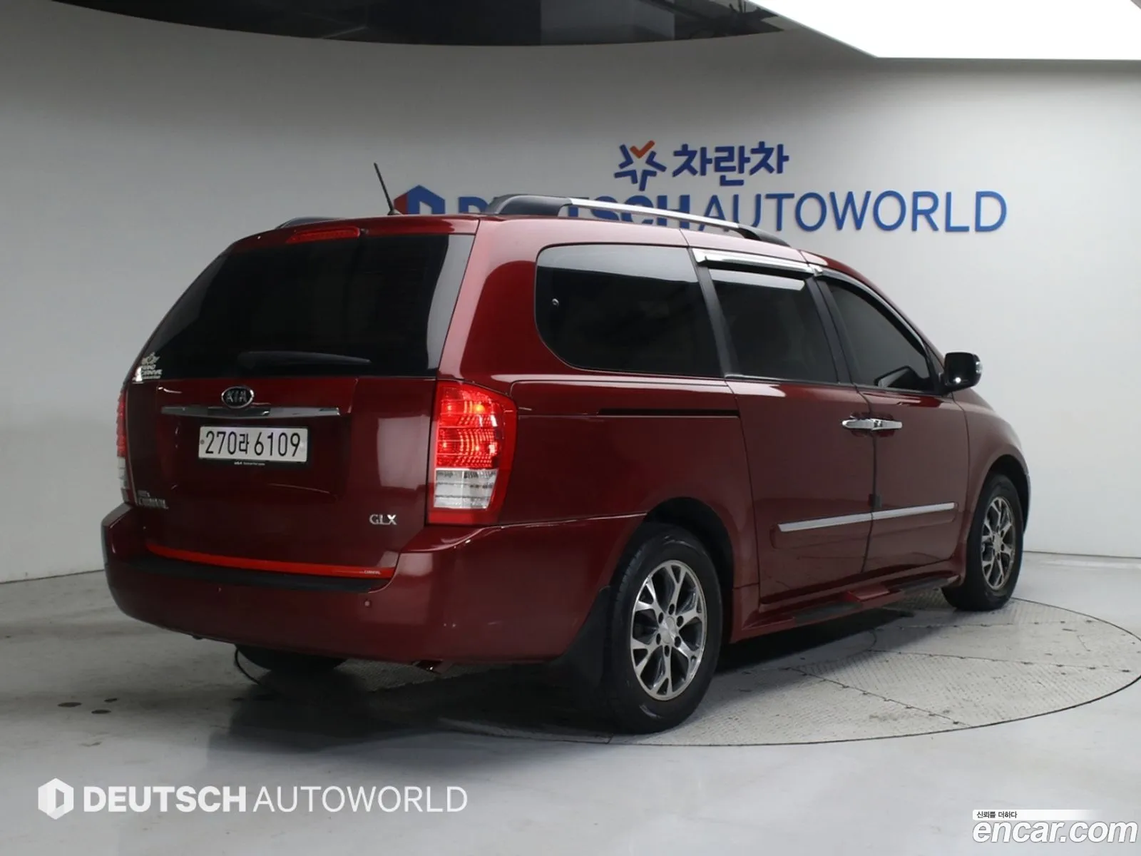 Kia Carnival R 2011 — 7