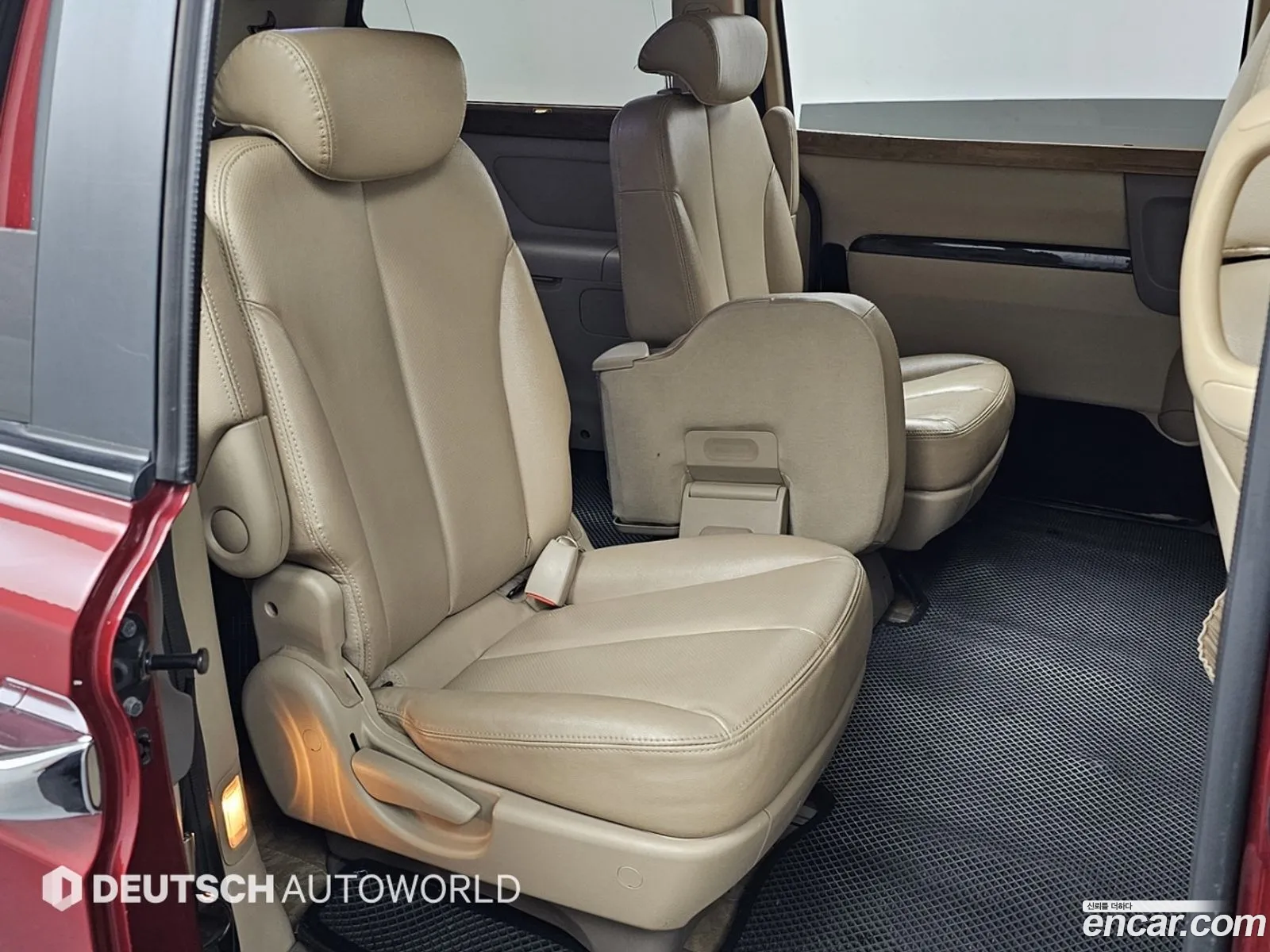Kia Carnival R 2011 — 12