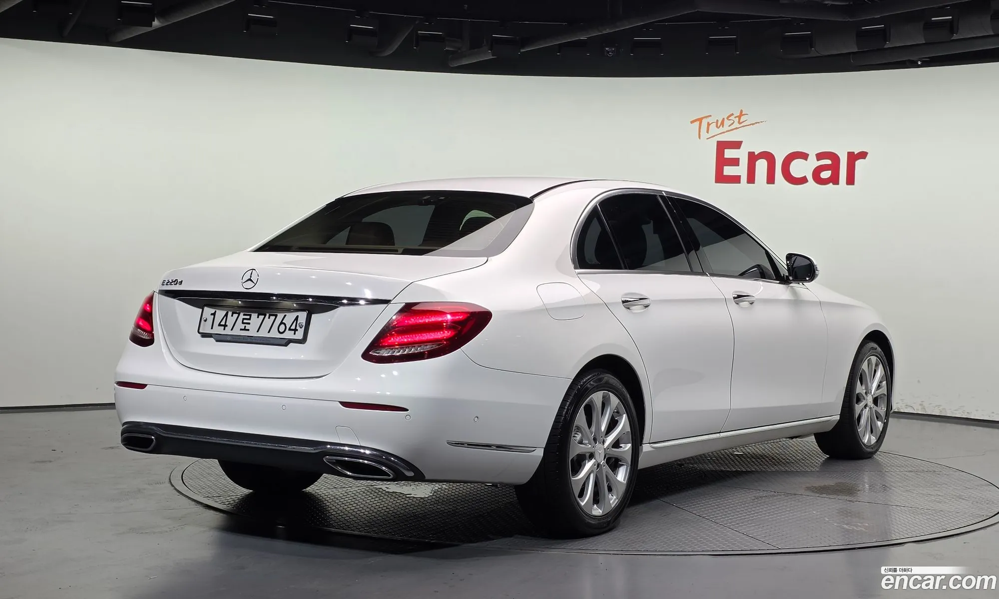 Mercedes-Benz E-Class W213 2016 WDDZF0EB9HA117166 — 3