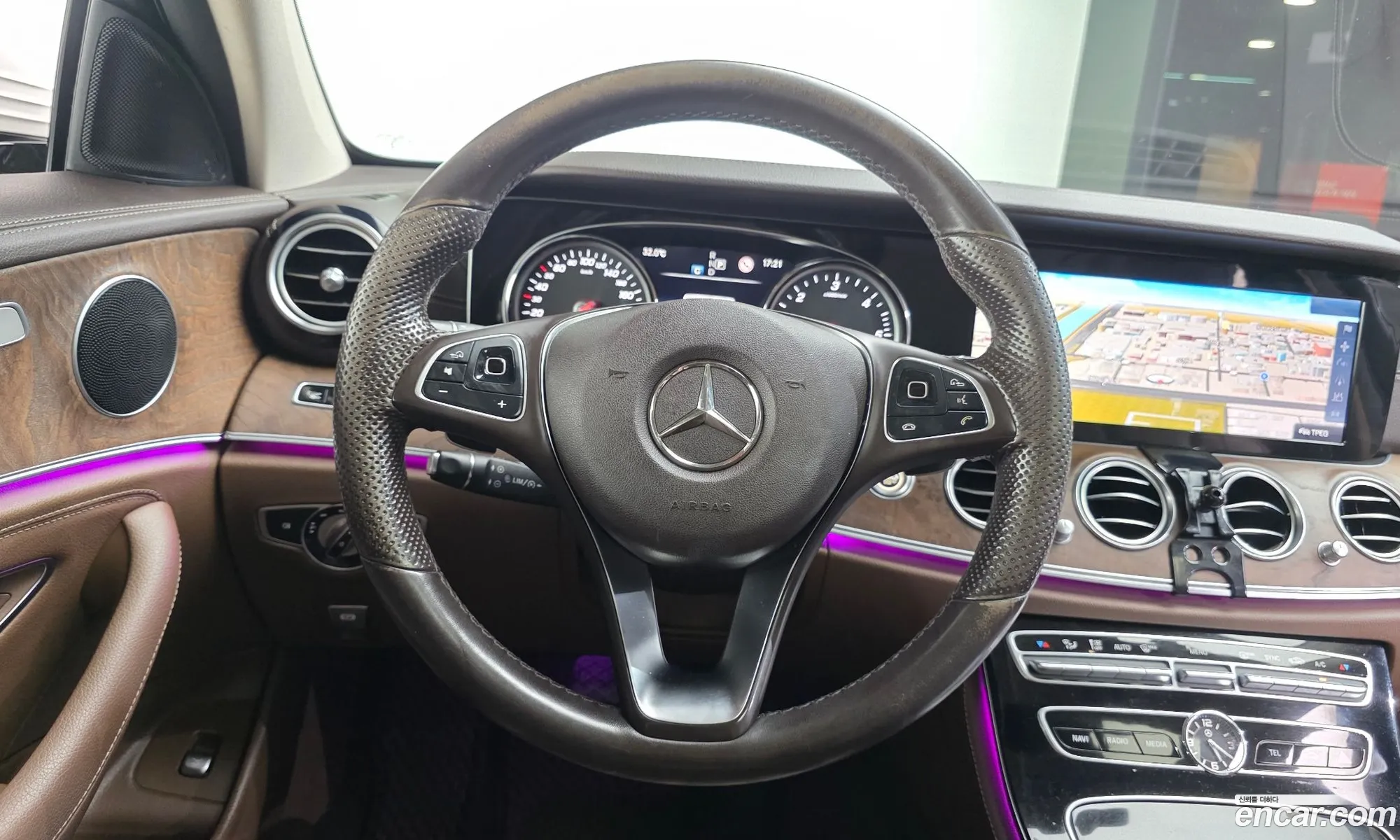 Mercedes-Benz E-Class W213 2016 WDDZF0EB9HA117166 — 17