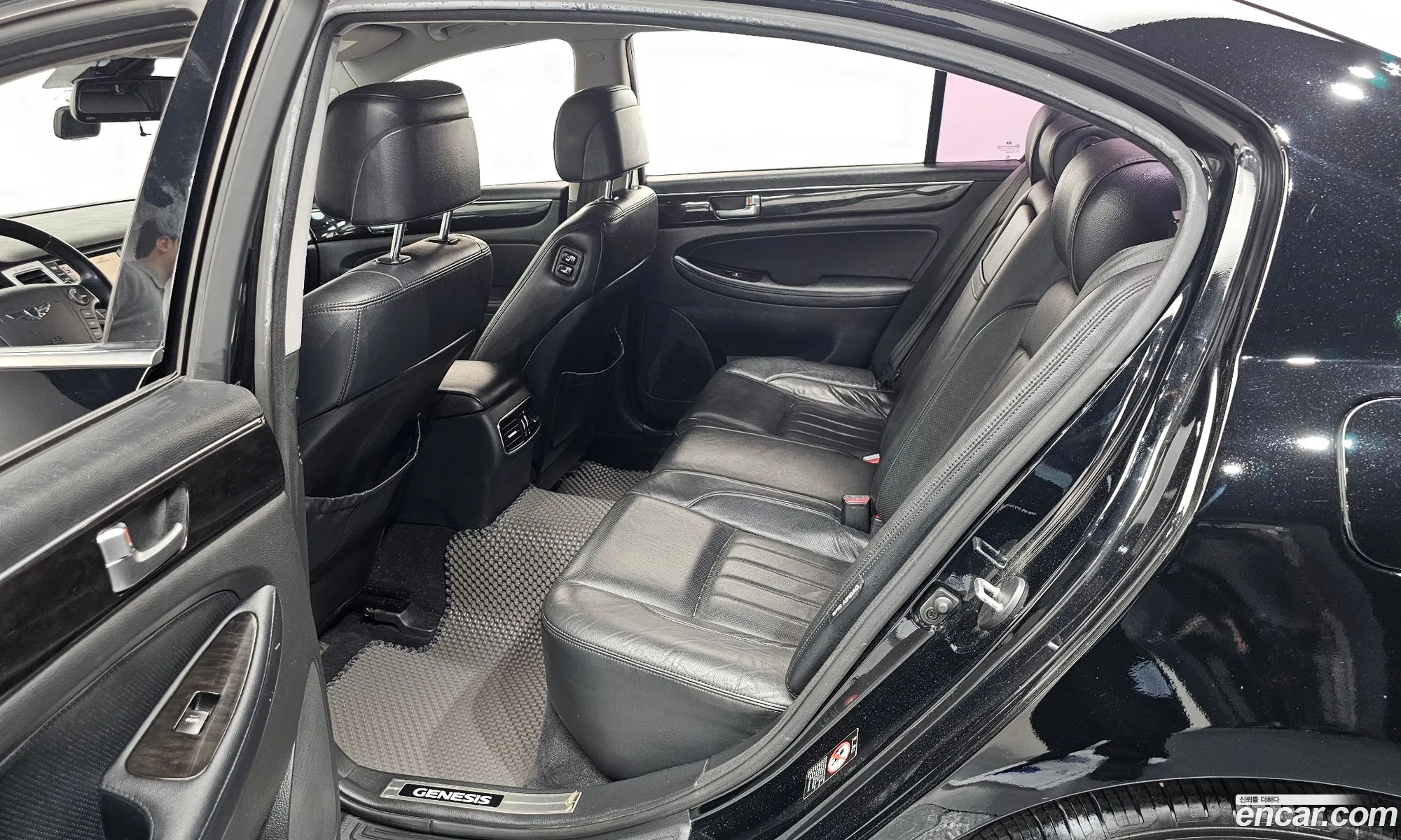 Hyundai Genesis 2011 KMHGB41BBCU154241 — 5