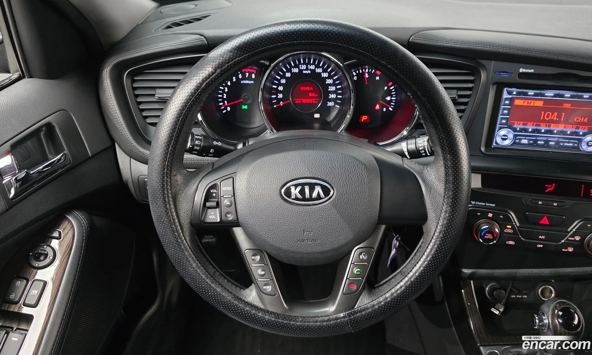 Kia K5 2011 KNAGN415BBA095883 — 3