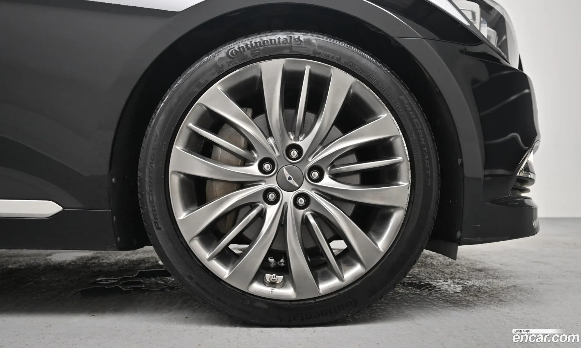 Hyundai Genesis DH 2016 — 17