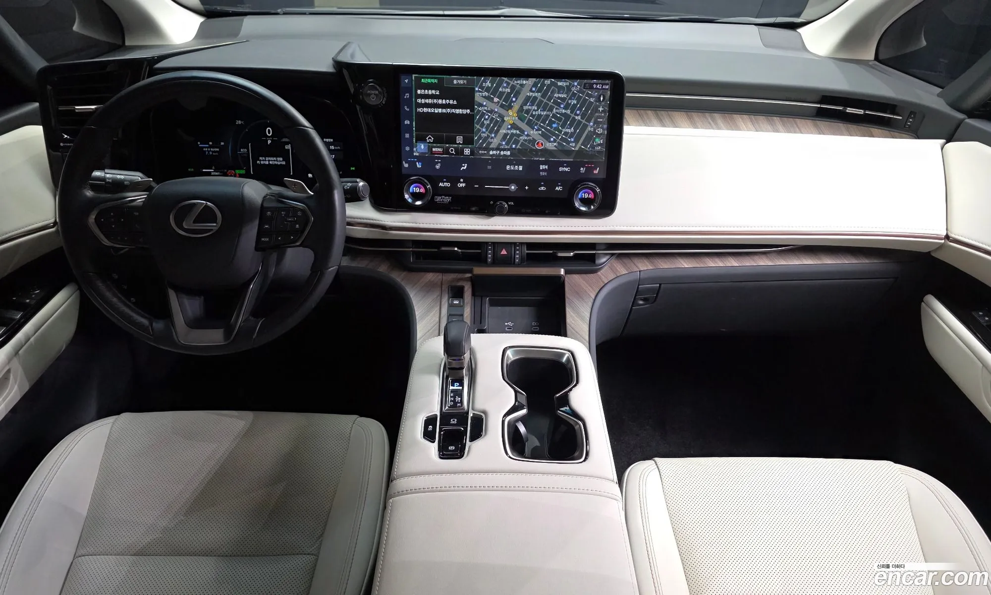 Lexus LM 2024 JTHAAAAD8S5003774 — 14