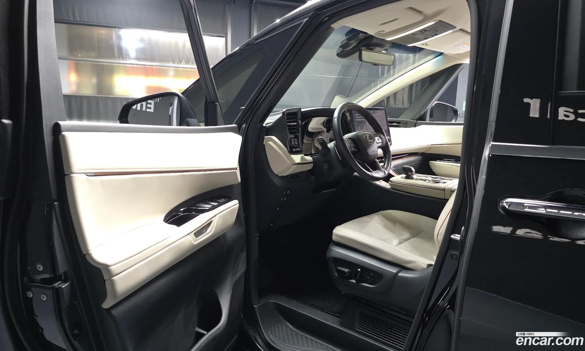 Lexus LM 2024 JTHAAAAD8S5003774 — 17