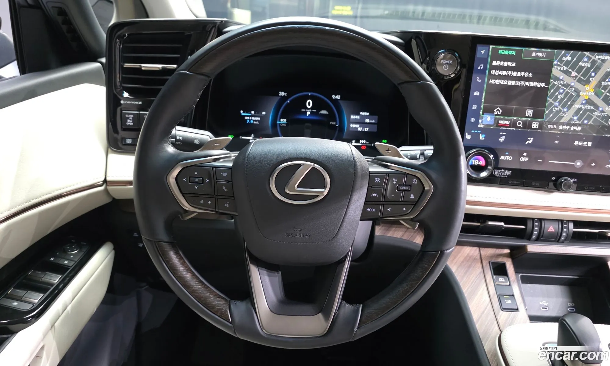 Lexus LM 2024 JTHAAAAD8S5003774 — 3