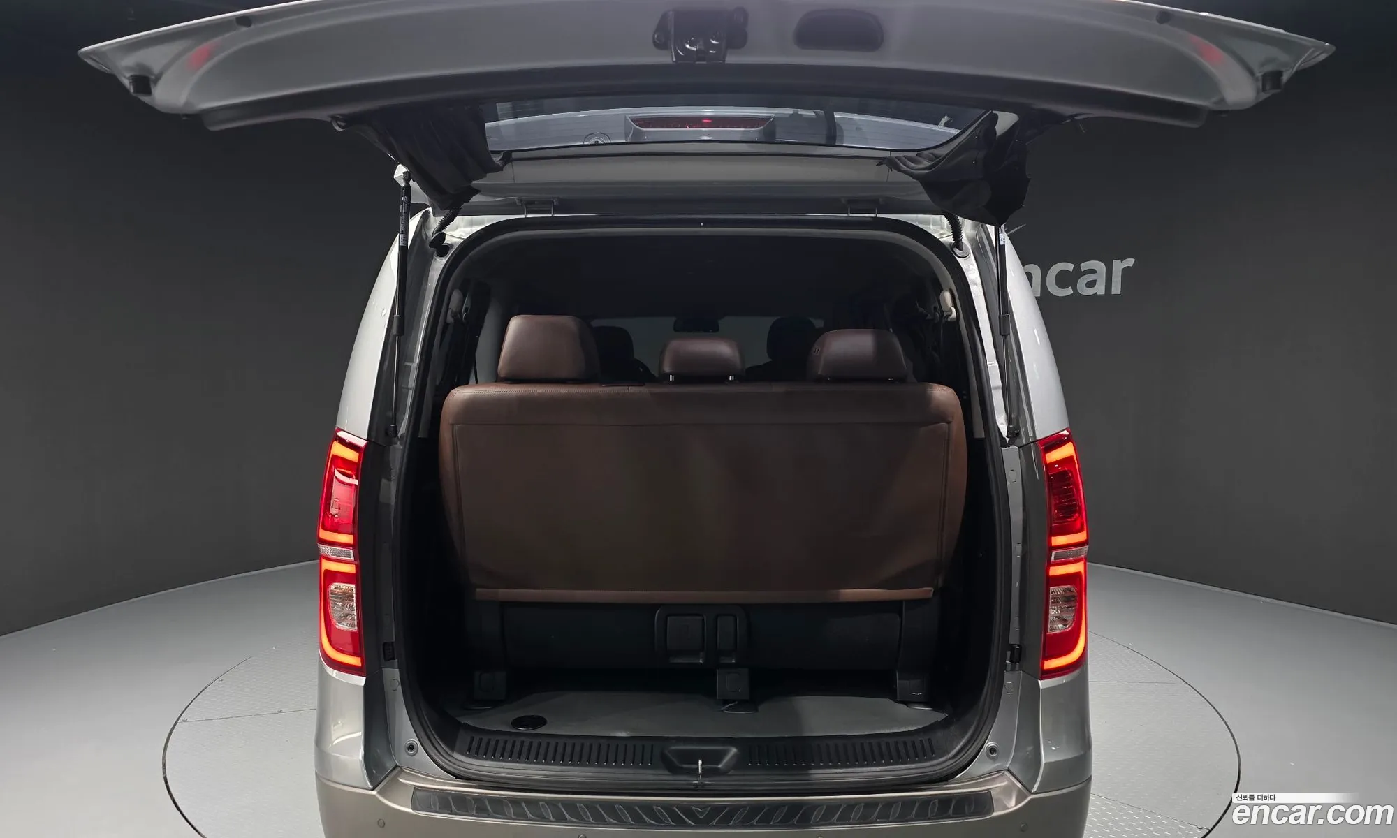 Hyundai Grand Starex 2020 — 32