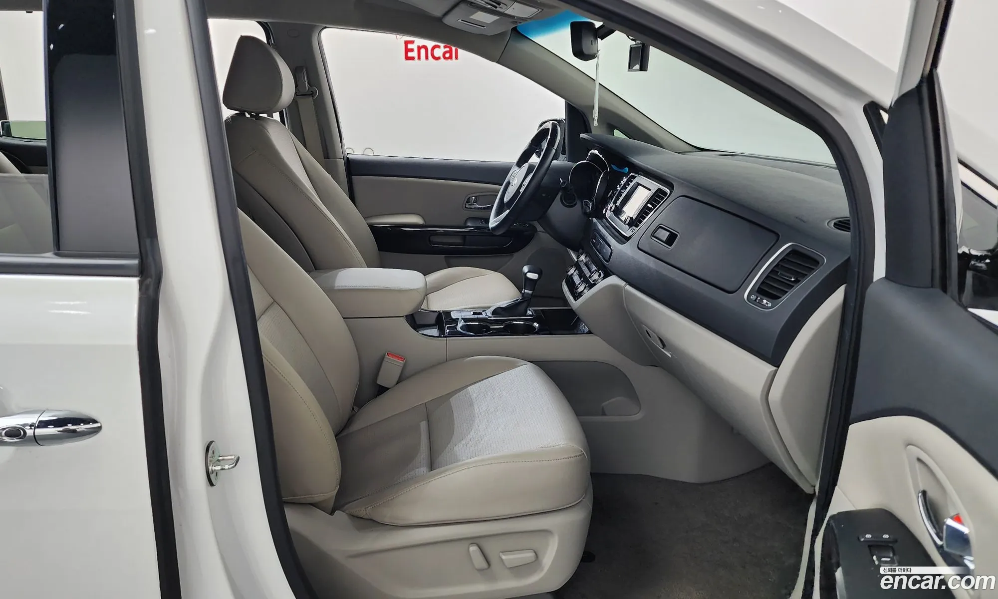 Kia Carnival 2019 KNAMC81ABLS634371 — 9