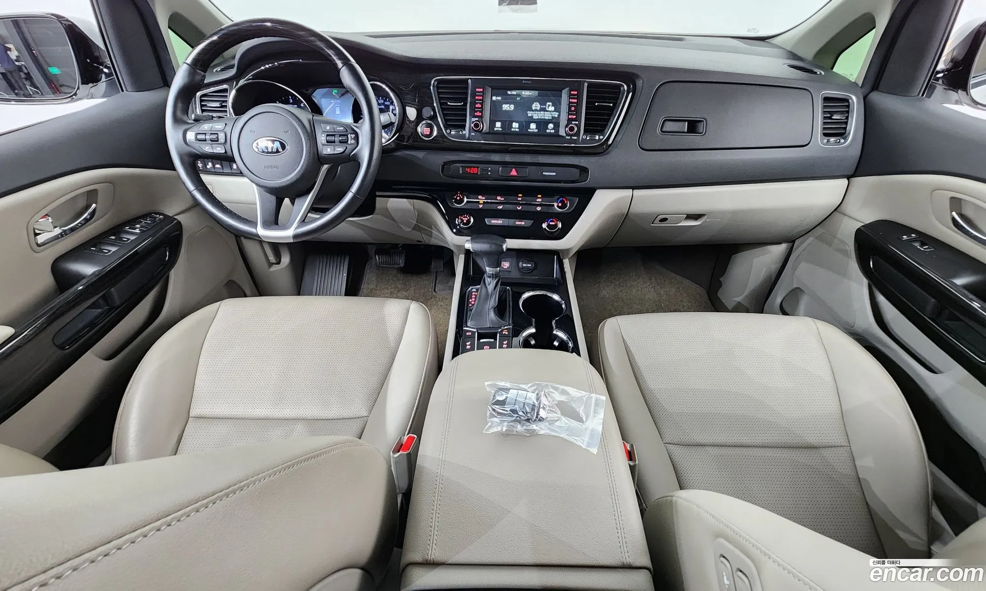 Kia Carnival 2019 KNAMC81ABLS634371 — 13