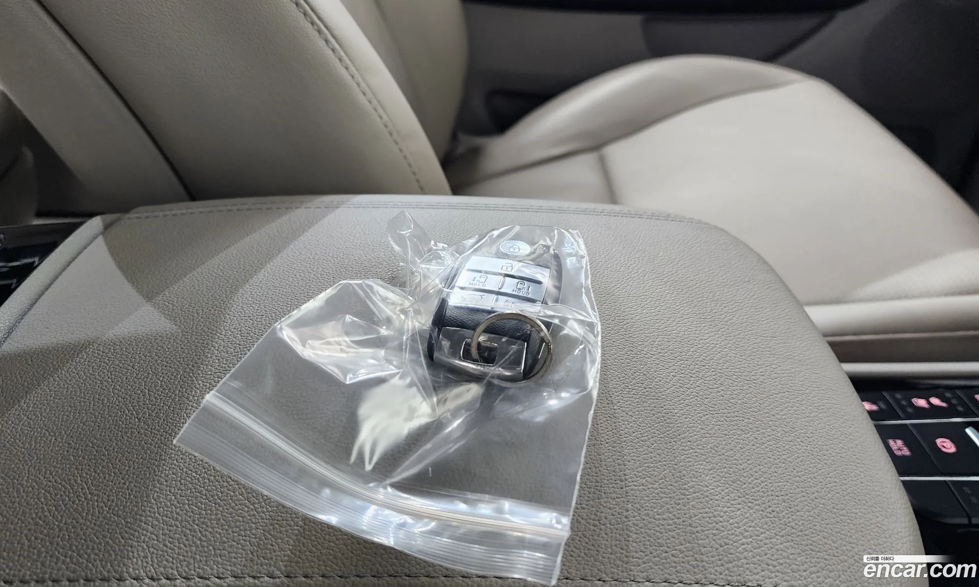 Kia Carnival 2019 KNAMC81ABLS634371 — 4