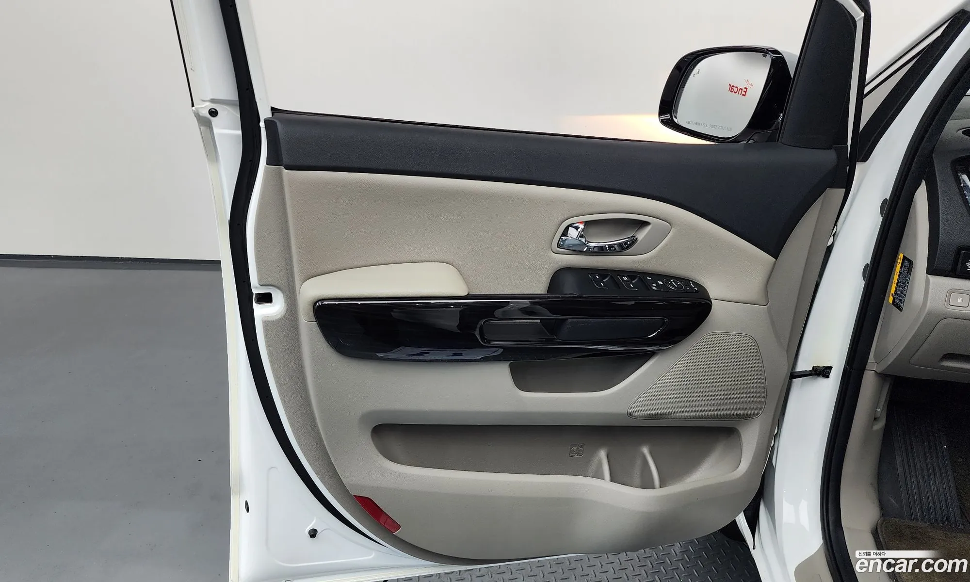 Kia Carnival 2019 KNAMC81ABLS634371 — 32
