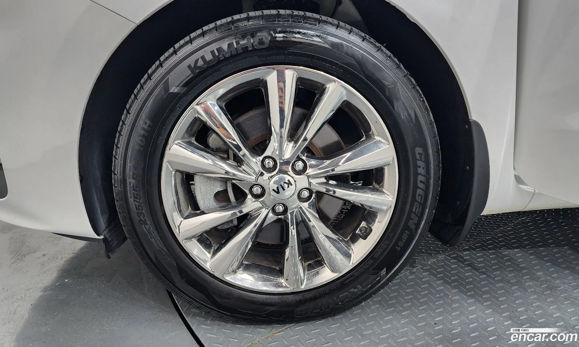 Kia Carnival 2019 KNAMC81ABLS634371 — 10