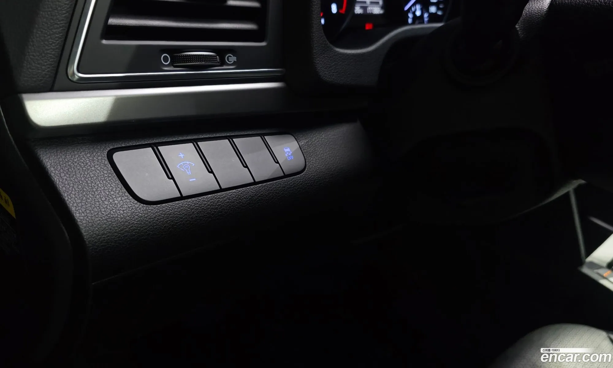 Hyundai Elantra AD 2016 — 22