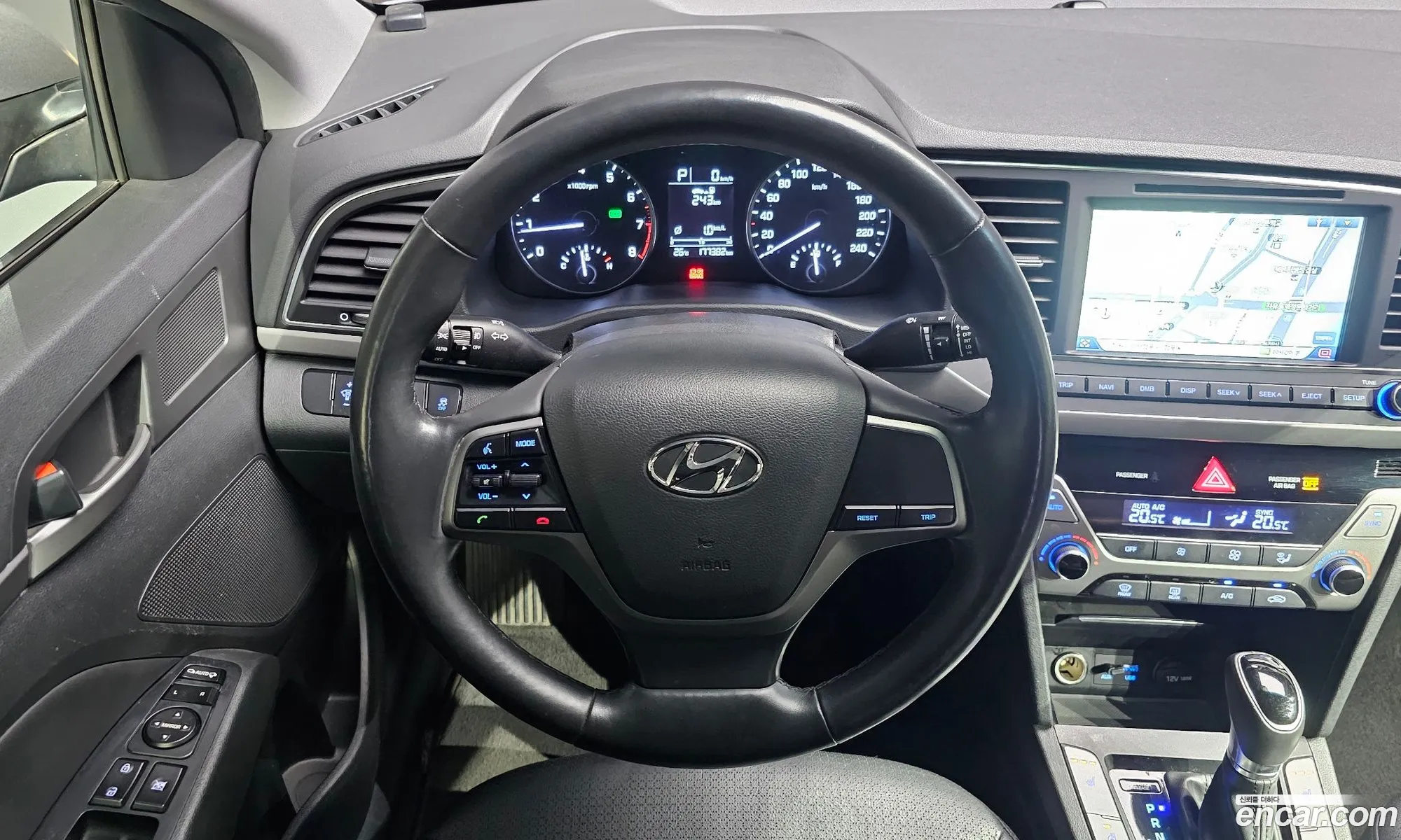 Hyundai Elantra AD 2016 — 23