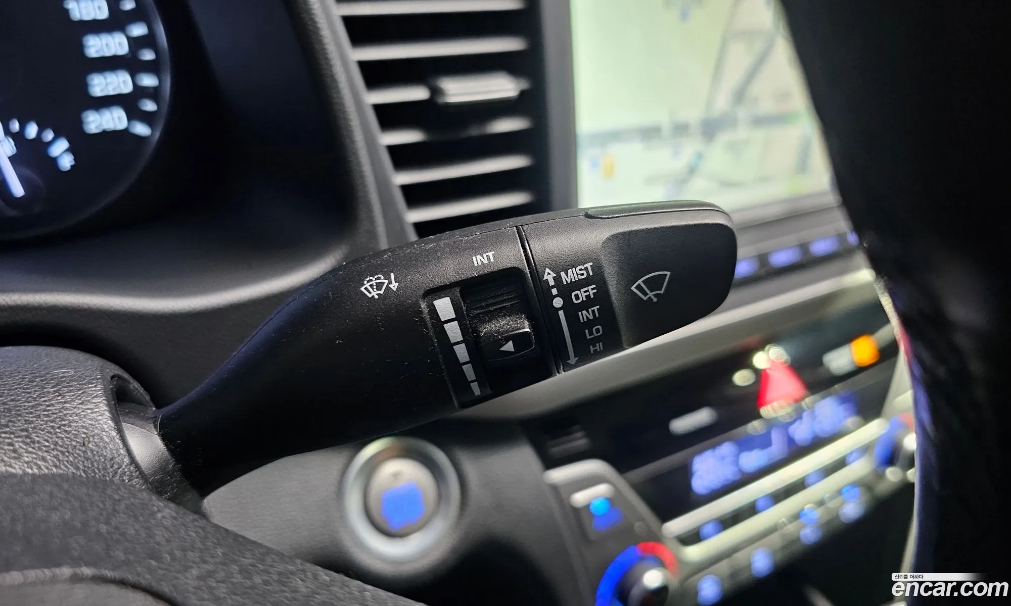 Hyundai Elantra AD 2016 — 32