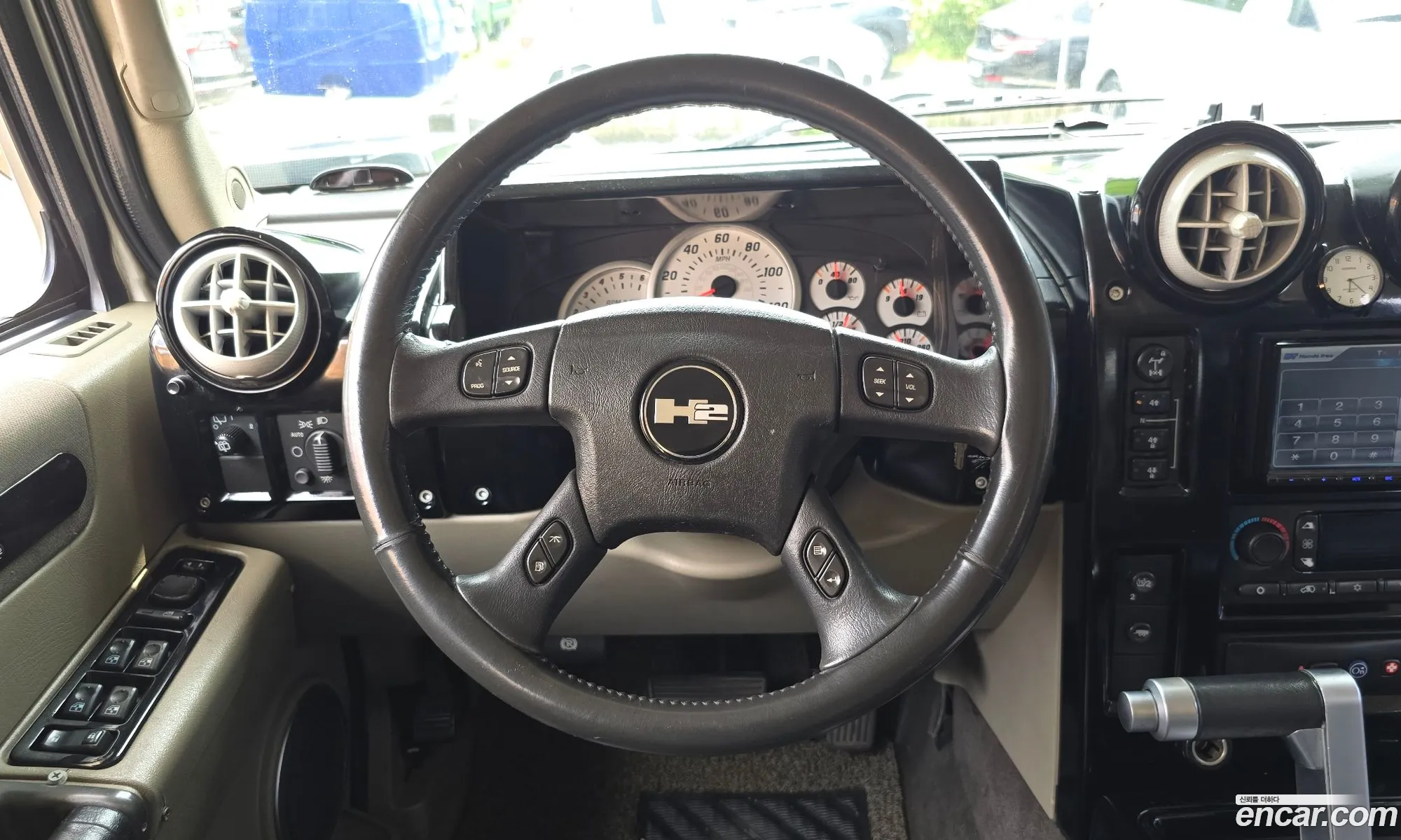 Hummer H2 2004 5GRGN23UX4H105743 — 10
