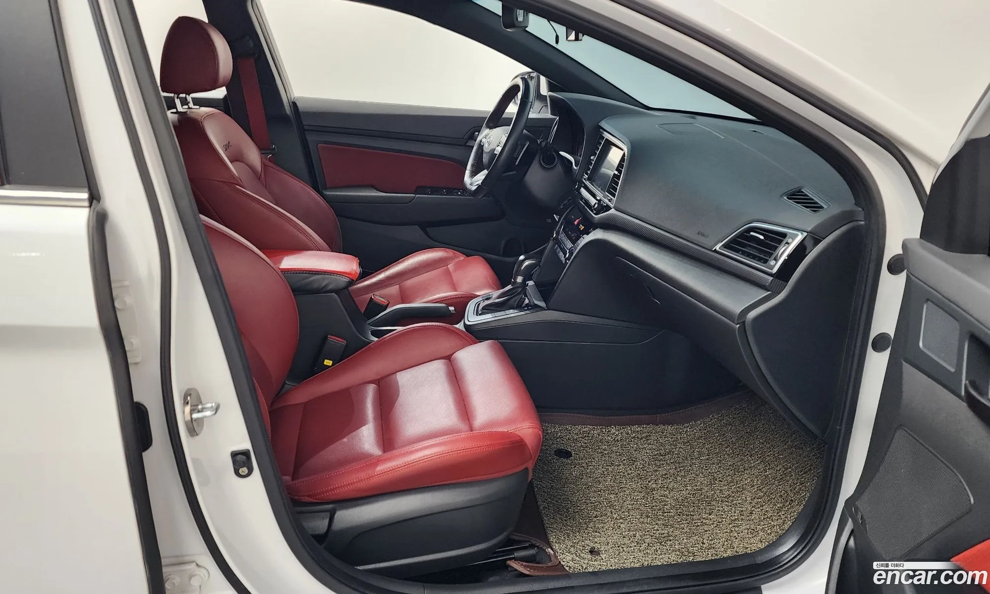 Hyundai Elantra AD 2017 — 26