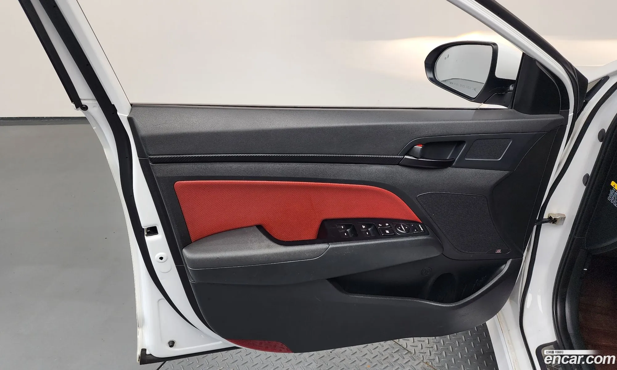 Hyundai Elantra AD 2017 — 10