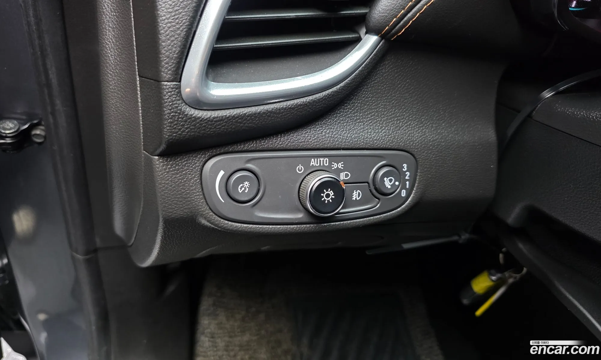 Chevrolet (GM Daewoo) Trax 2019 KLABA76BDKB857930 — 11