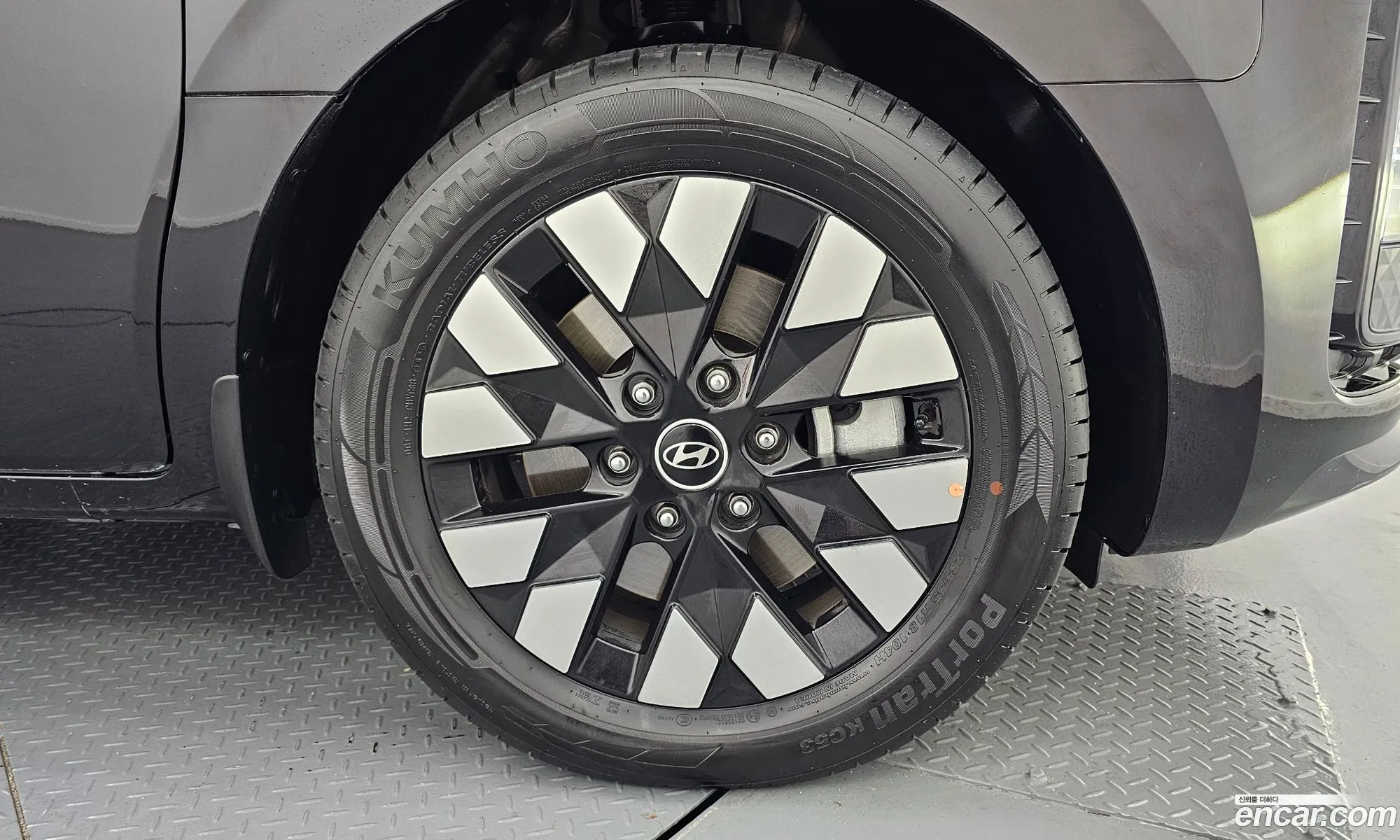 Hyundai Staria 2025 — 14